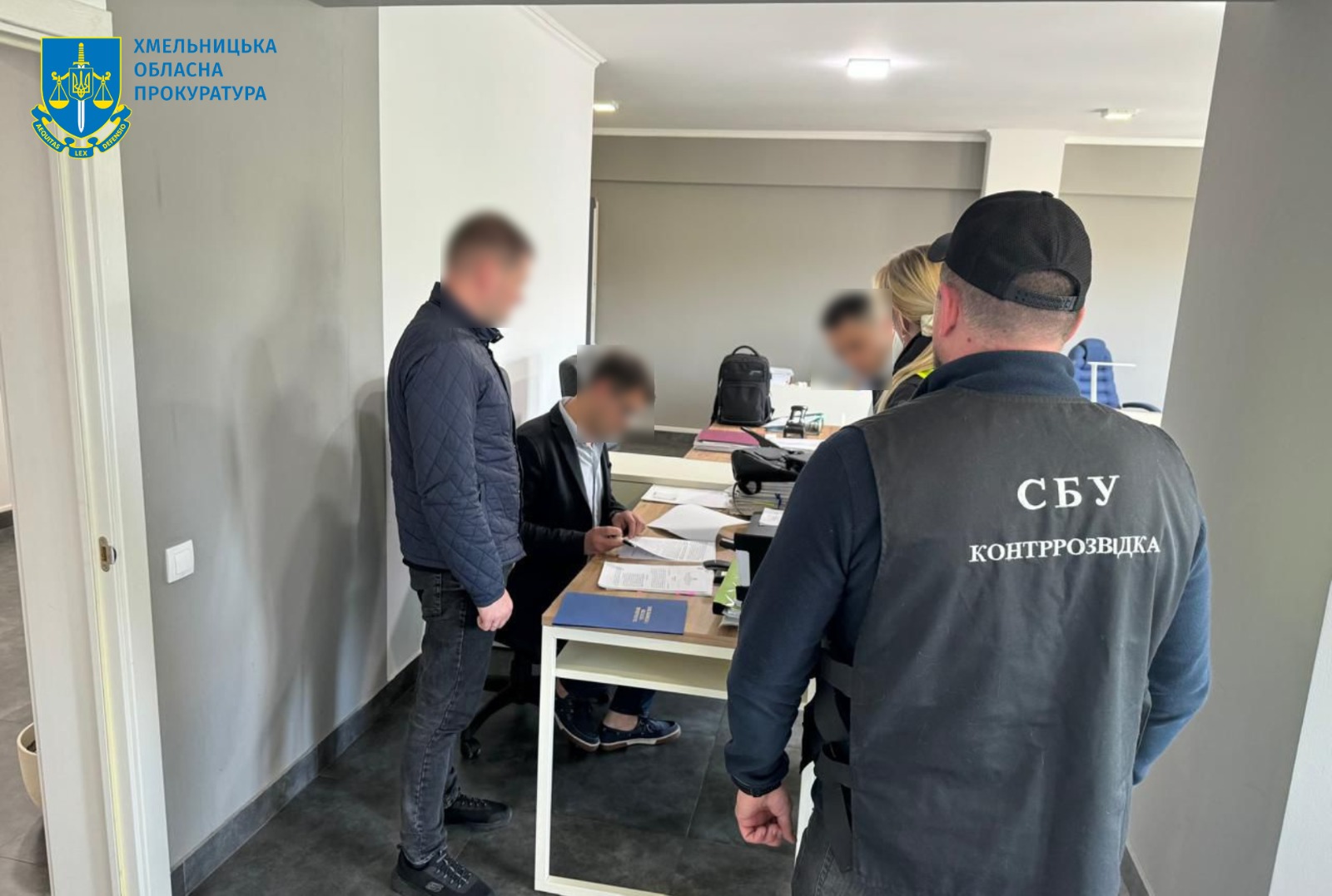 Правоохоронці Хмельниччини викрили столичного адвоката, який організовував незаконне переправлення військовозобов’язаних через кордон