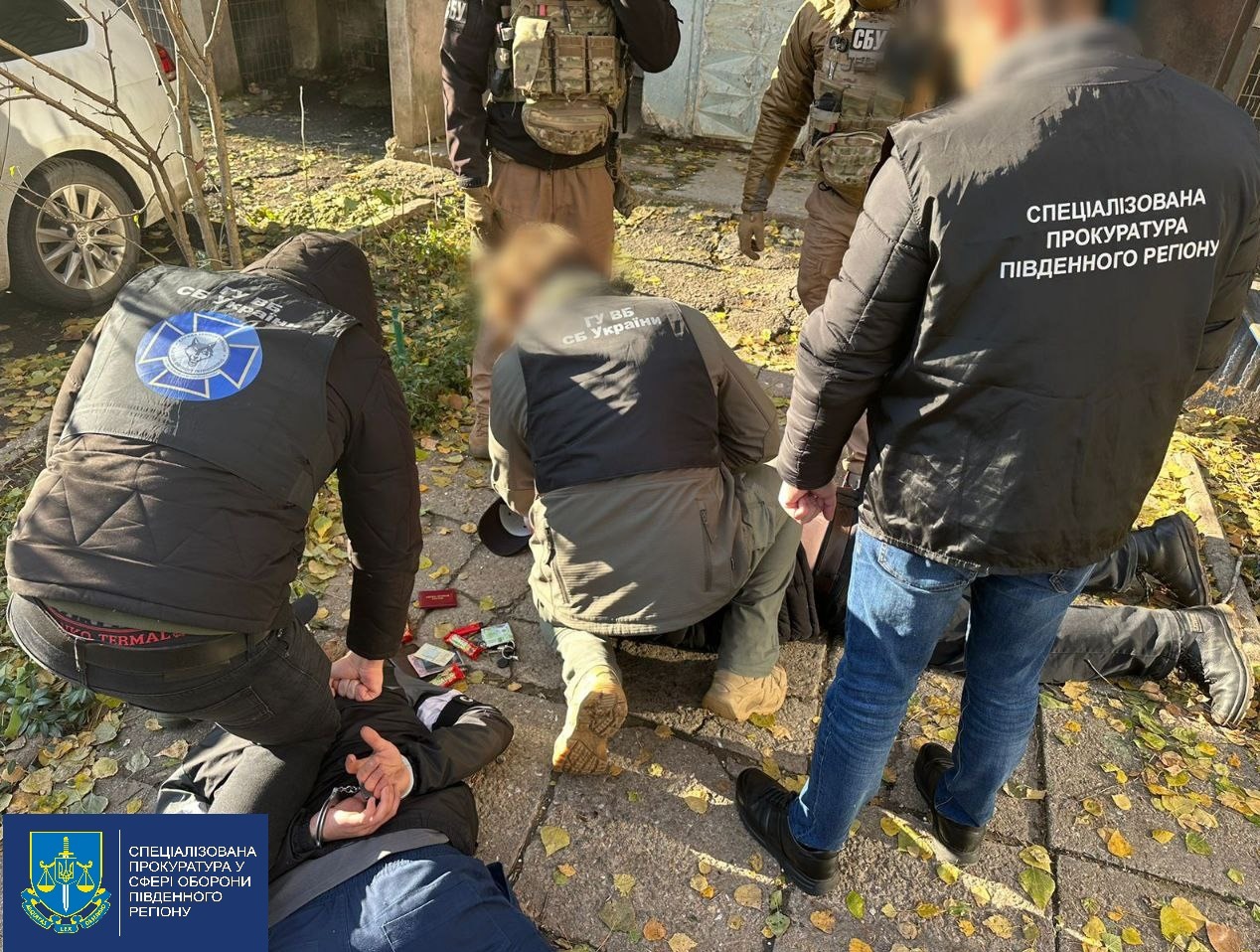 Представлялись правоохоронцями та вимагали кошти за відкуп від мобілізації ‒ на Одещині двом громадянам повідомлено про підозру