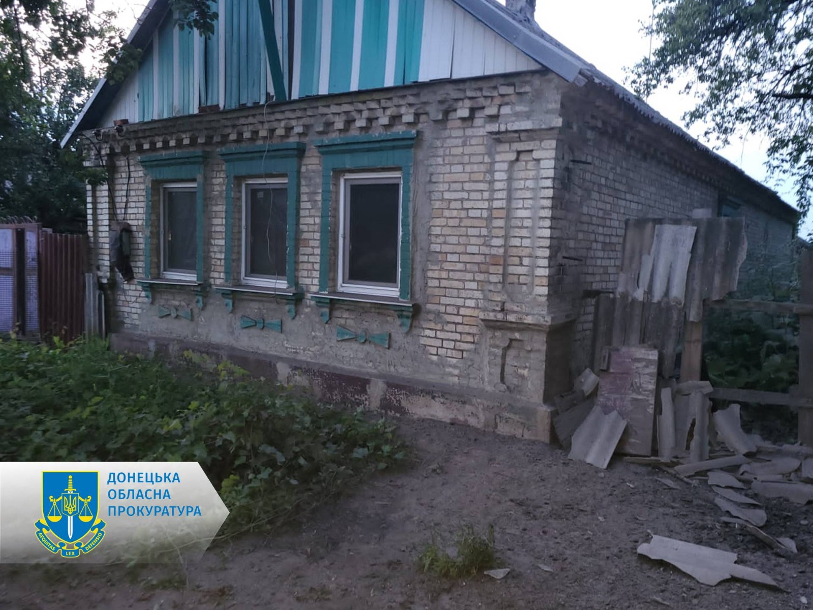 Окупанти з артилерії обстріляли село на Донеччині – розпочато розслідування за фактом поранення 5 осіб, серед яких однорічний та 13-річний хлопчики