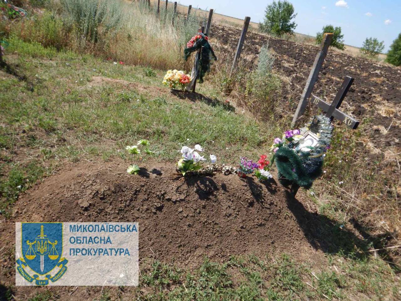 На звільненій території Миколаївщини правоохоронці виявили тіла двох цивільних, яких розстріляли військові рф