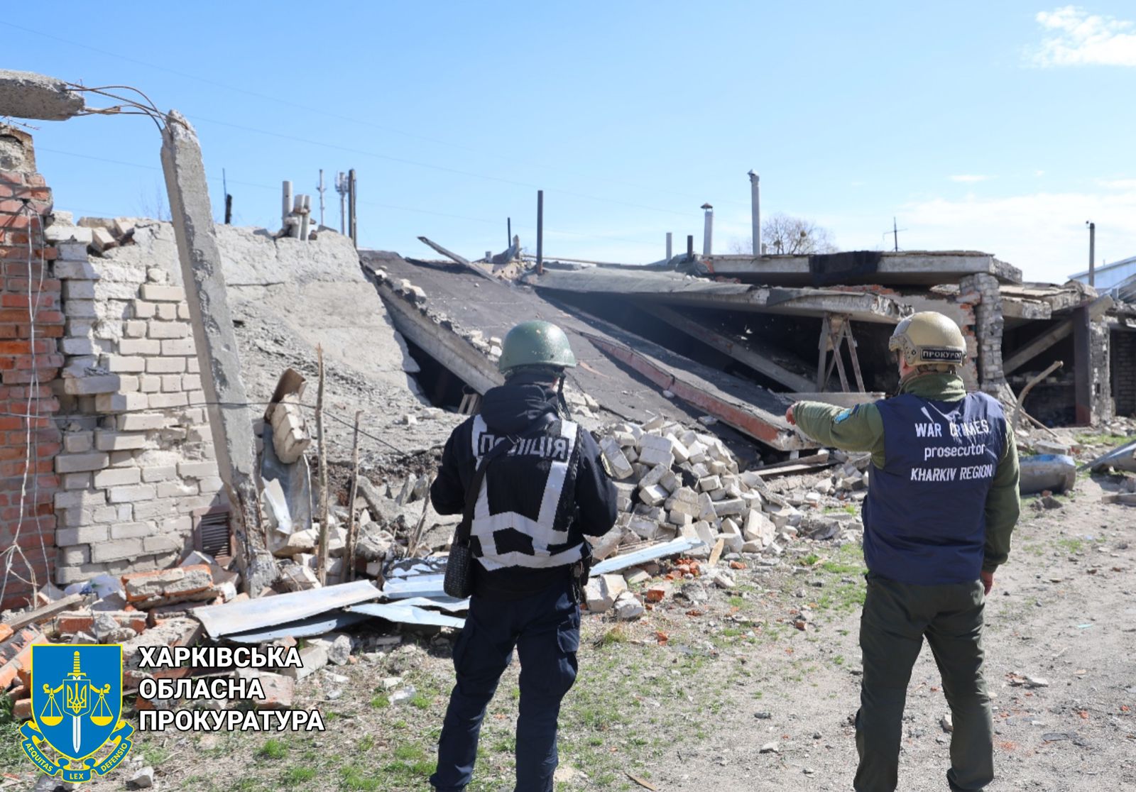Правоохоронці документують наслідки авіаударів та артобстрілу Купʼянського району