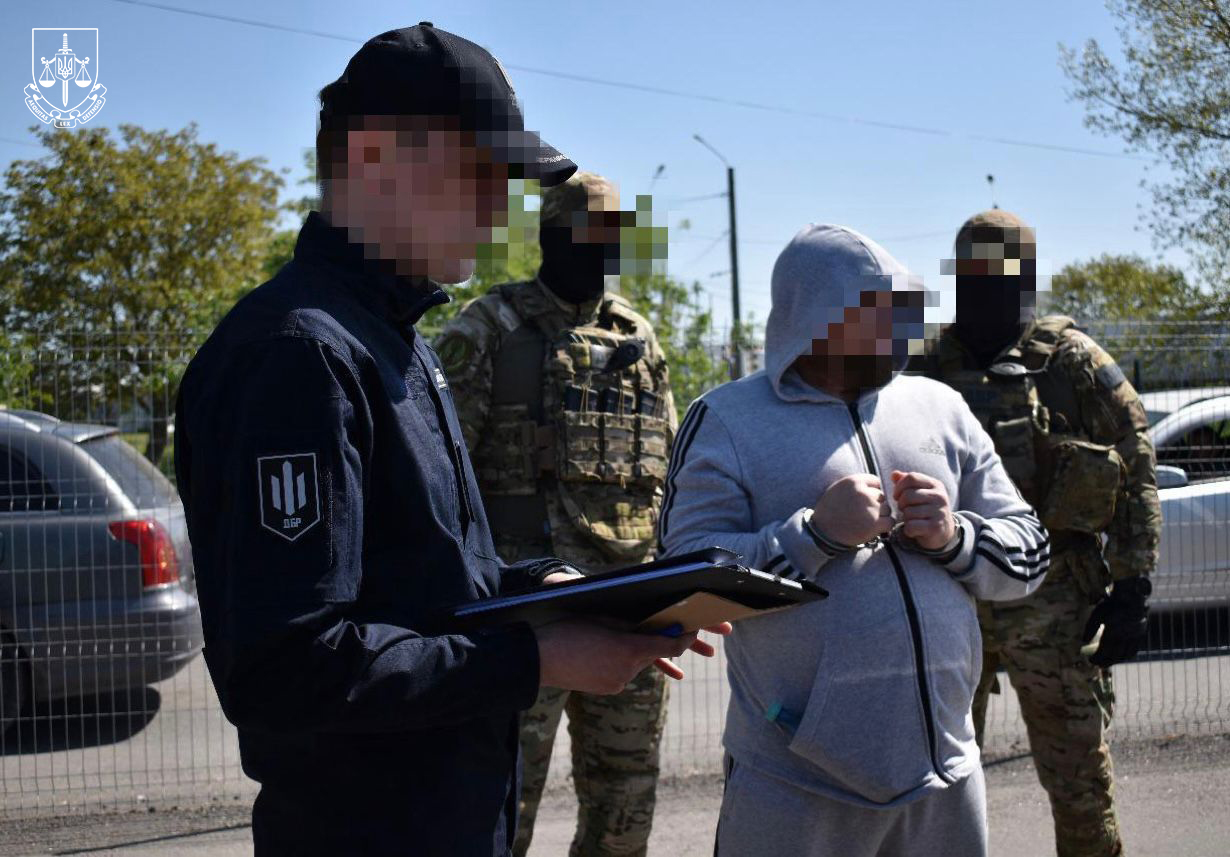 Підозрюваного у створенні злочинної організації екстрадовано до України