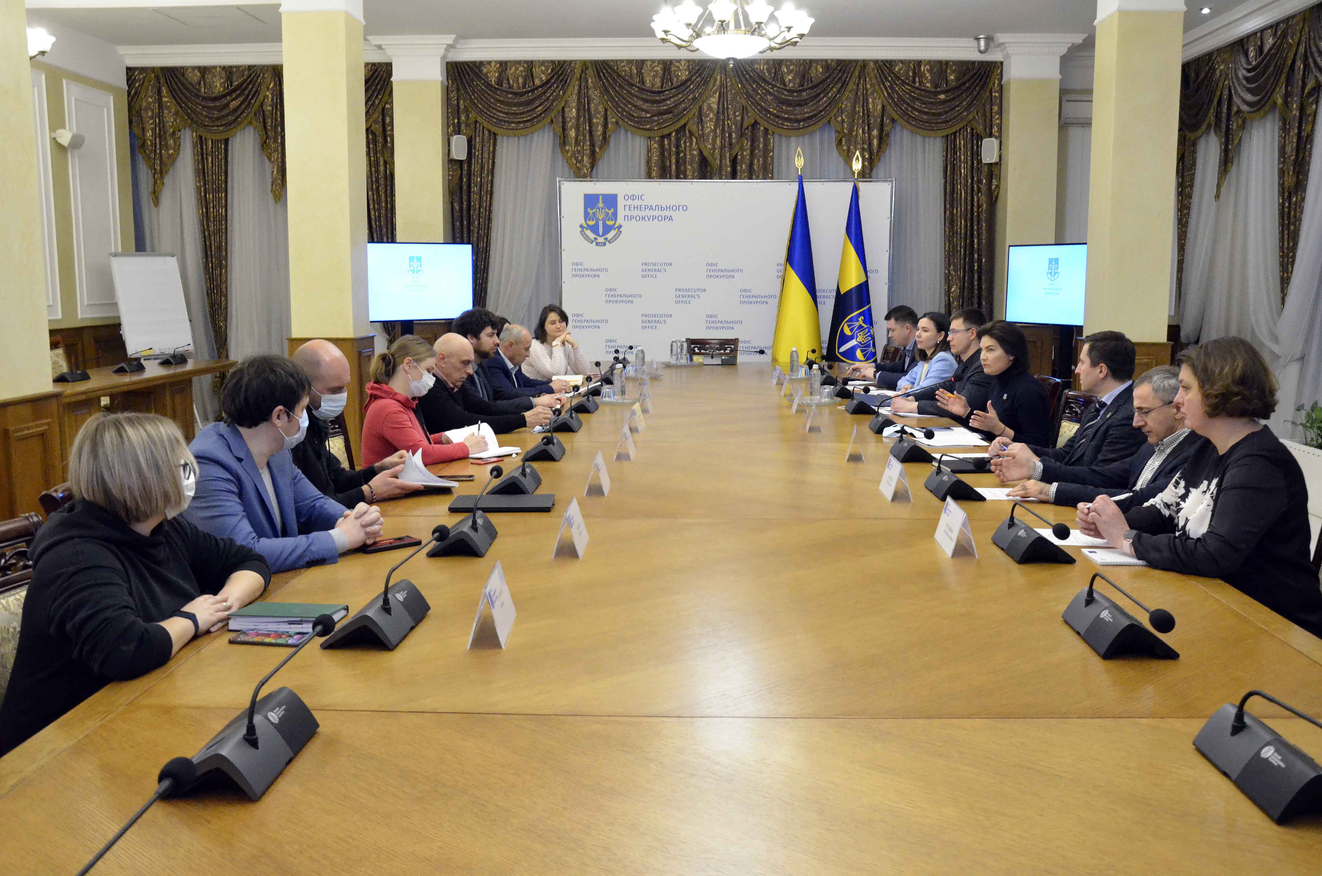 Генеральний прокурор Ірина Венедіктова зустрілася з представниками громадських та правозахисних організацій для обговорення спільних дій в умовах можливого загострення збройного конфлікту в Україні