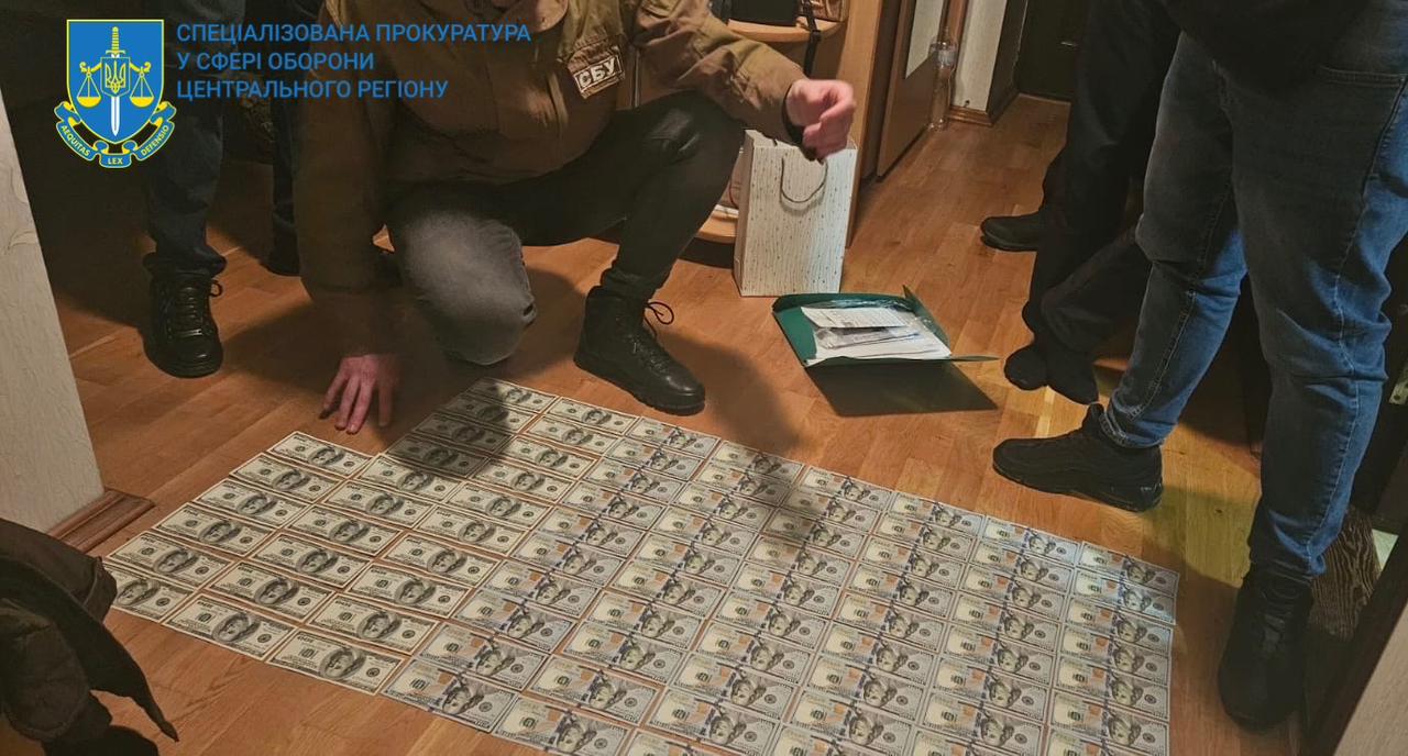 Повідомлено про підозру ексголові ВЛК на Чернігівщині, який отримав хабар за визнання чоловіка непридатним до військової служби