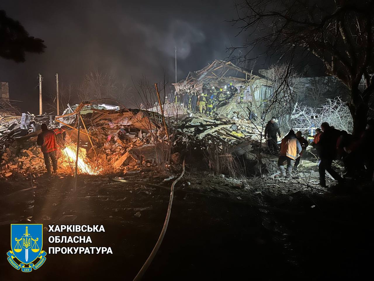 Прокурори працюють на місці російської ракетної атаки по Великому Бурлуку на Харківщині