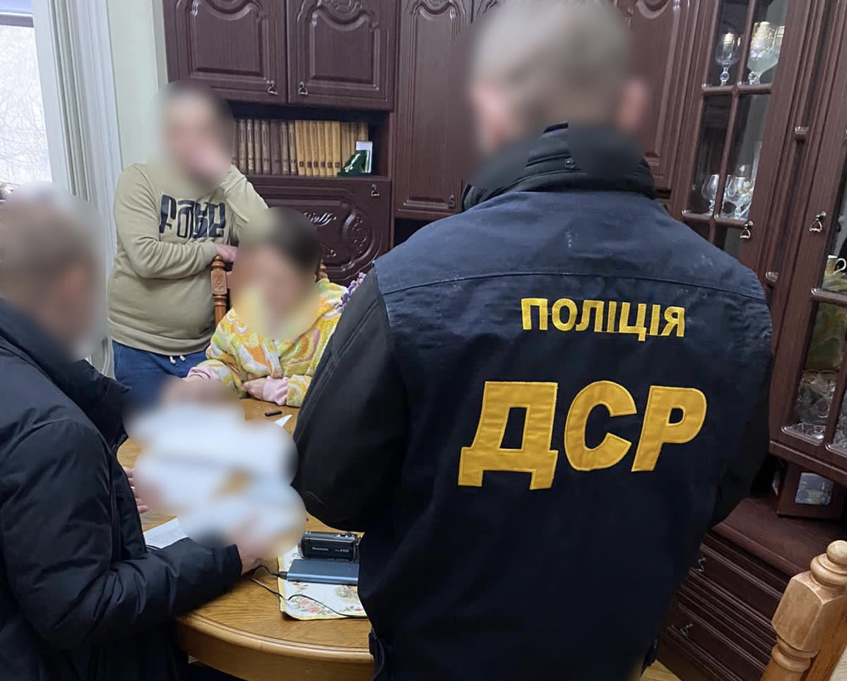 Чиновниця Чернівецької ОВА допомагала ухилянтам втікати з України
