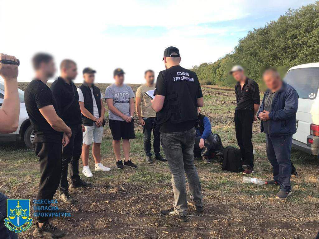 Заробляли на незаконному переправленні чоловіків через кордон – судитимуть 2 учасників організованої групи на Одещині