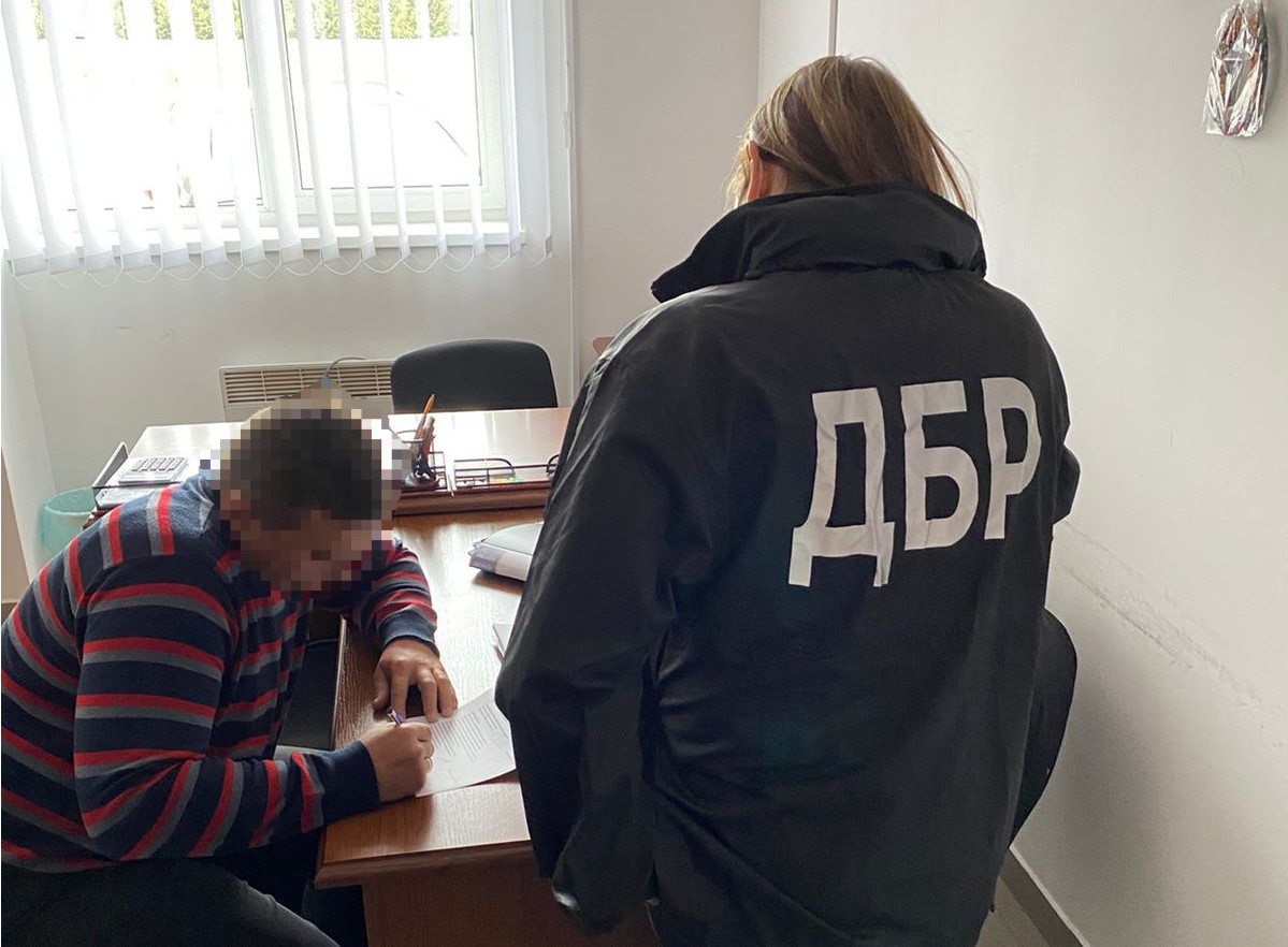 Зловживання при ввезенні вживаних вантажівок на 10 млн грн – підозрюють ще трьох інспекторів Київської митниці (ФОТО)