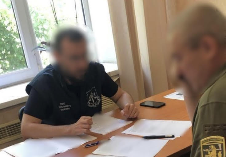 Екскерівнику військового комісаріату на Тернопільщині повідомлено про підозру у незаконному переправленні осіб за кордон