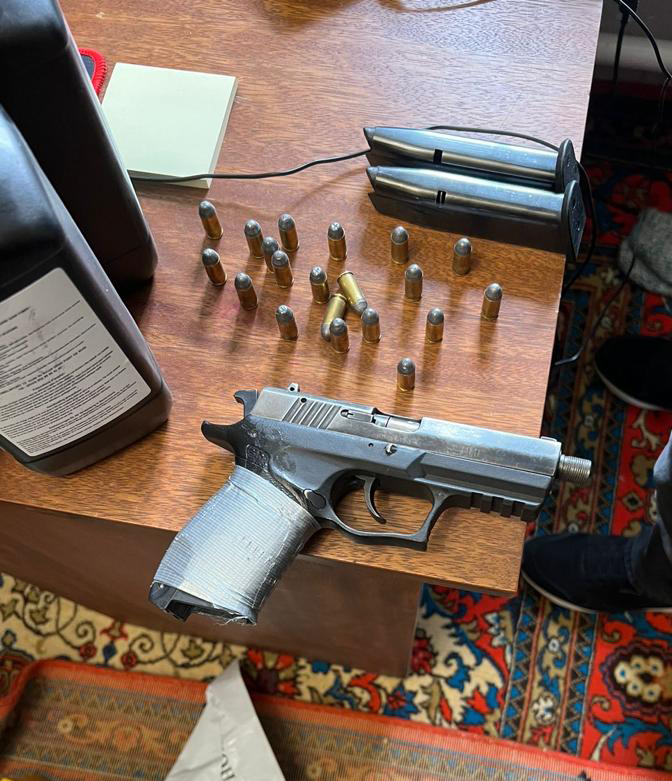 Збут переробленої вогнепальної зброї у столиці – громадянину повідомлено про підозру