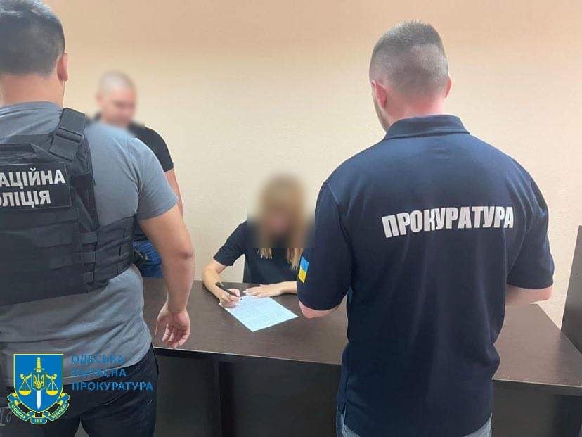На Одещині судитимуть жінку, яка для виїзду закордон військовозобов’язаних видавала їх за піклувальників свого сина