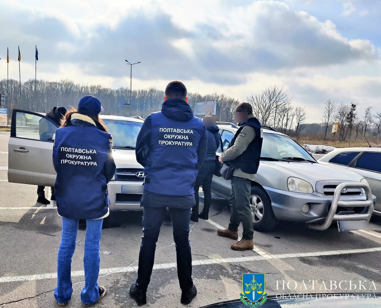Полтавська окружна прокуратура забезпечила передачу 7 автомобілів для потреб ЗСУ
