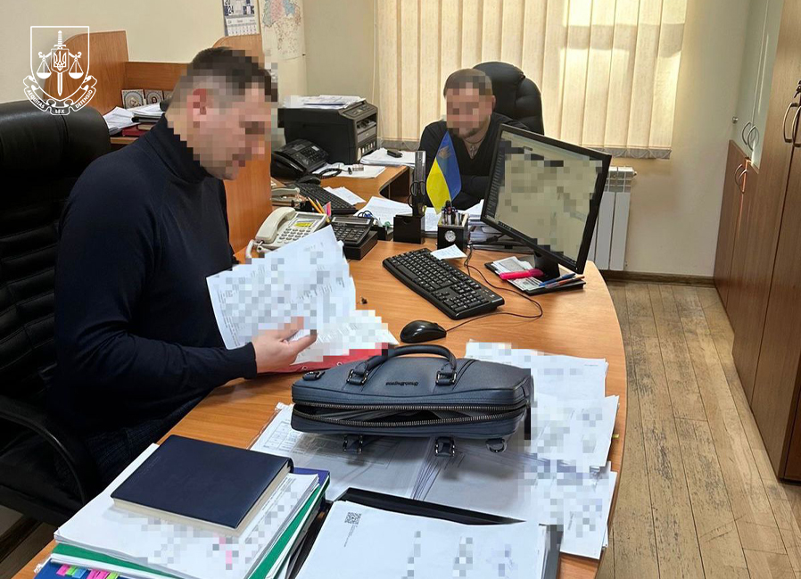 Заволоділи понад 8 млн грн Укрзалізниці – підозрюють трьох посадовців регіональної філії та спільника