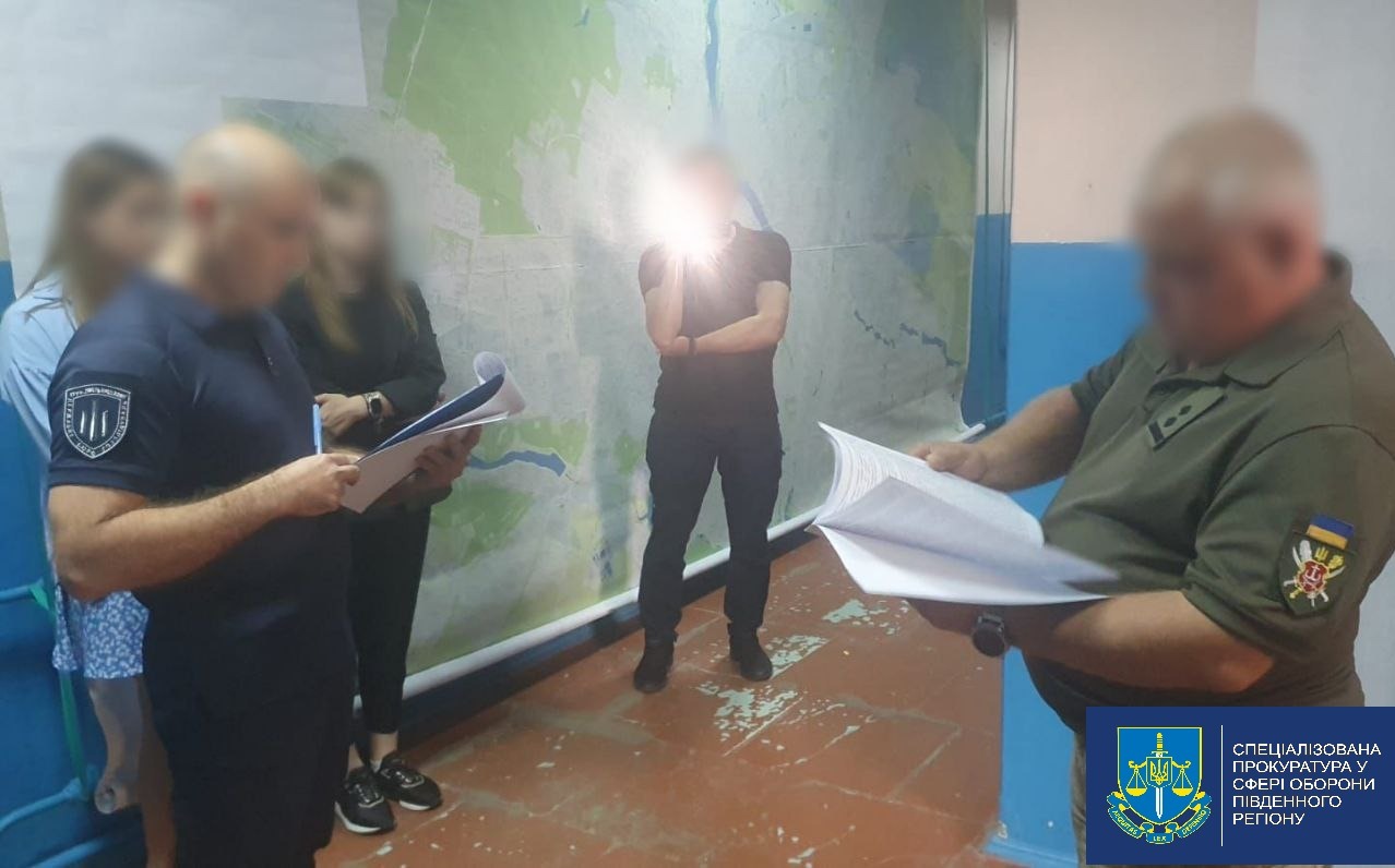 На Вінниччині офіцера військкомату та двох лікарів підозрюють у незаконному переправленні осіб через державний кордон