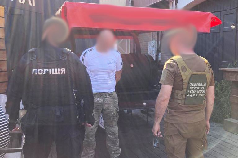Правоохоронці викрили злочинне угруповання, яке під виглядом співробітників СБУ займалося вимаганням у Харкові