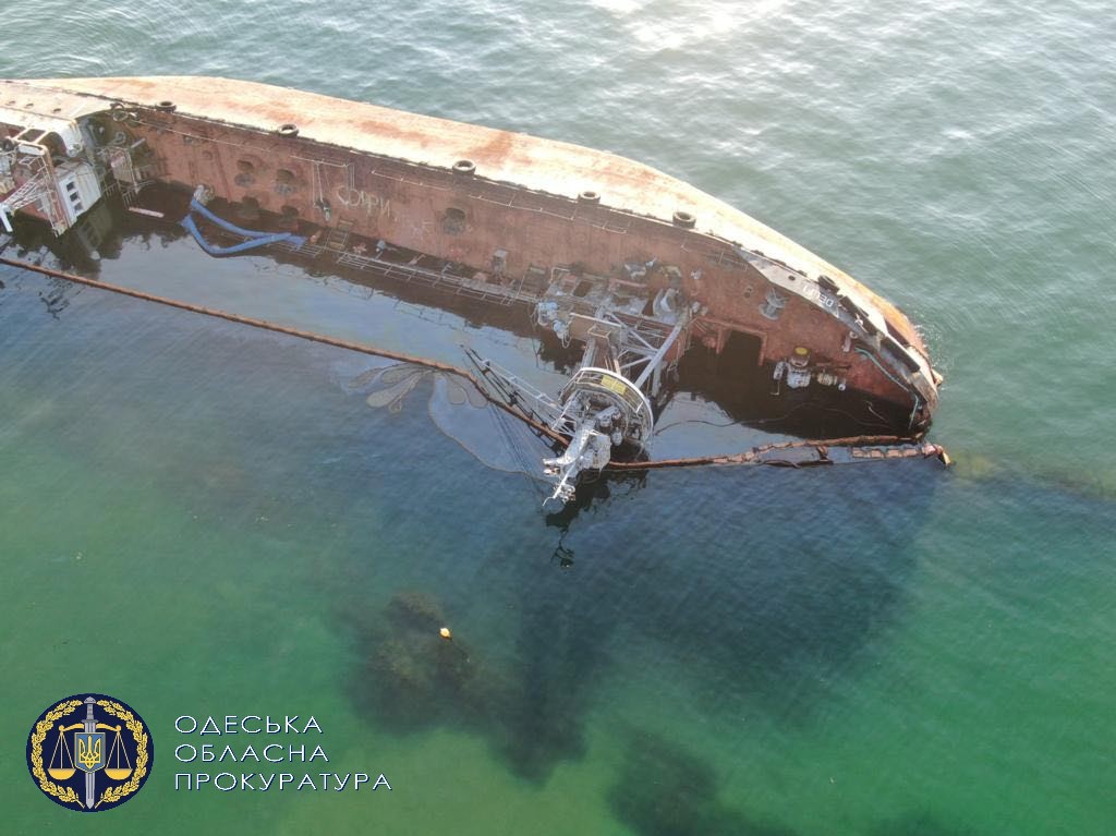 Справа танкера «Delfi»: колишнього капітана порту «Південний» підозрюють у службовій недбалості (ФОТО)