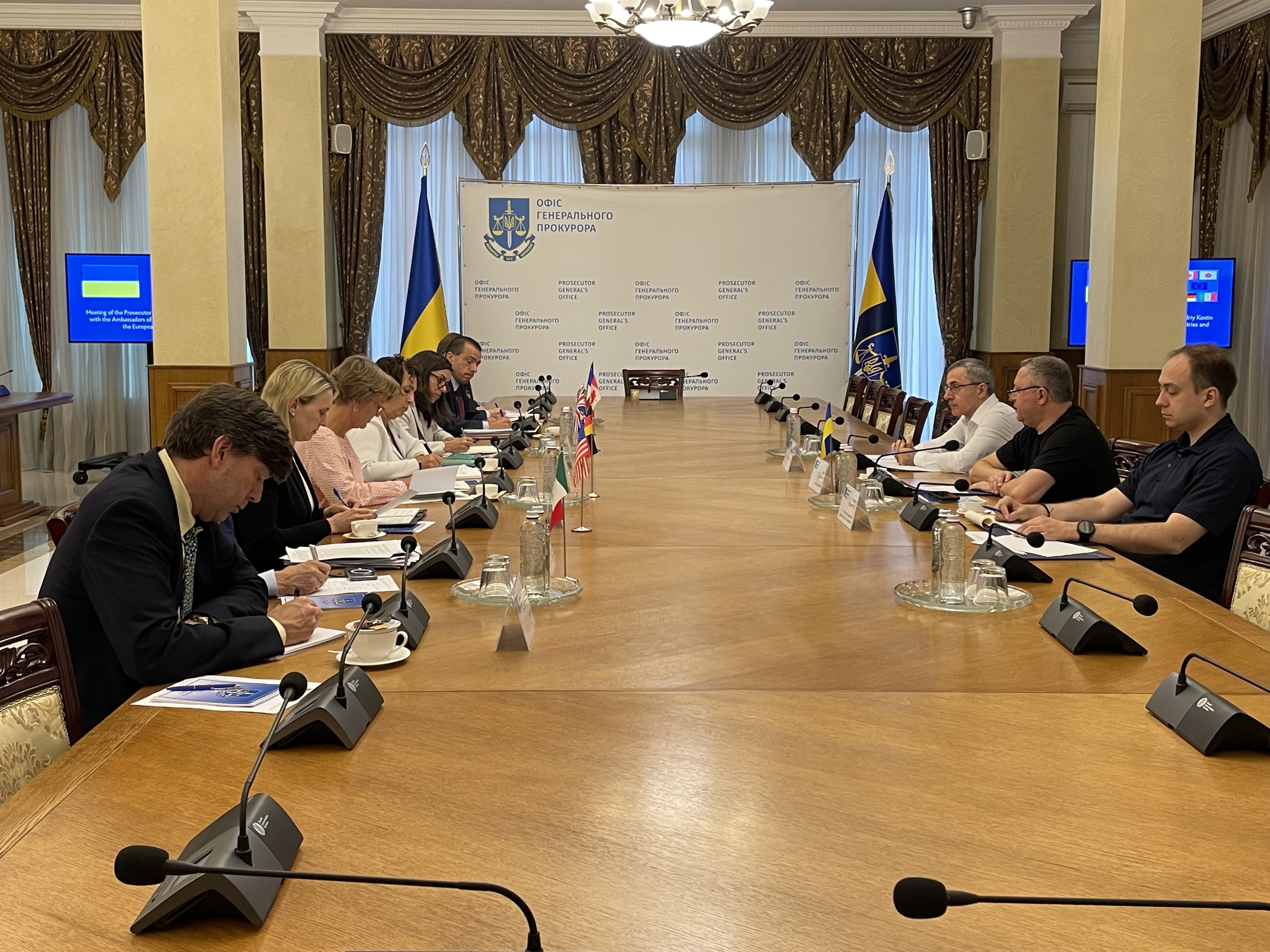 Генеральний прокурор Андрій Костін зустрівся з послами країн G7 та Представництвом ЄС в Україні