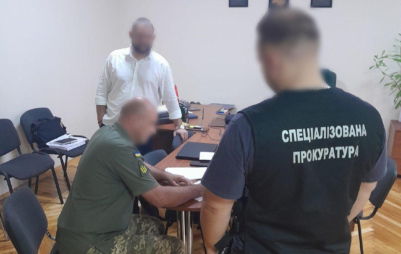 Збитки державі понад 3 млн грн - на Вінниччині начальнику військово-будівельної установи повідомлено про підозру