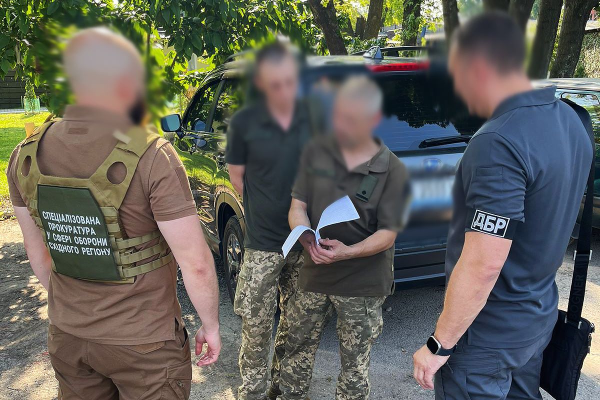 На Дніпропетровщині викрито організовану злочинну групу, яка шляхом шахрайства заволоділа пальним призначеним для оборони держави