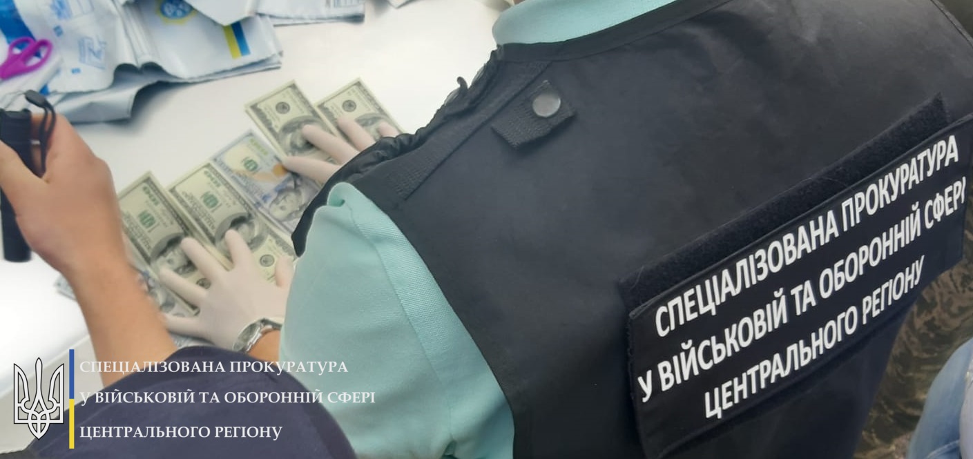 1 400 доларів за звільнення від призову – в Черкасах викрито військовослужбовця (ФОТО)
