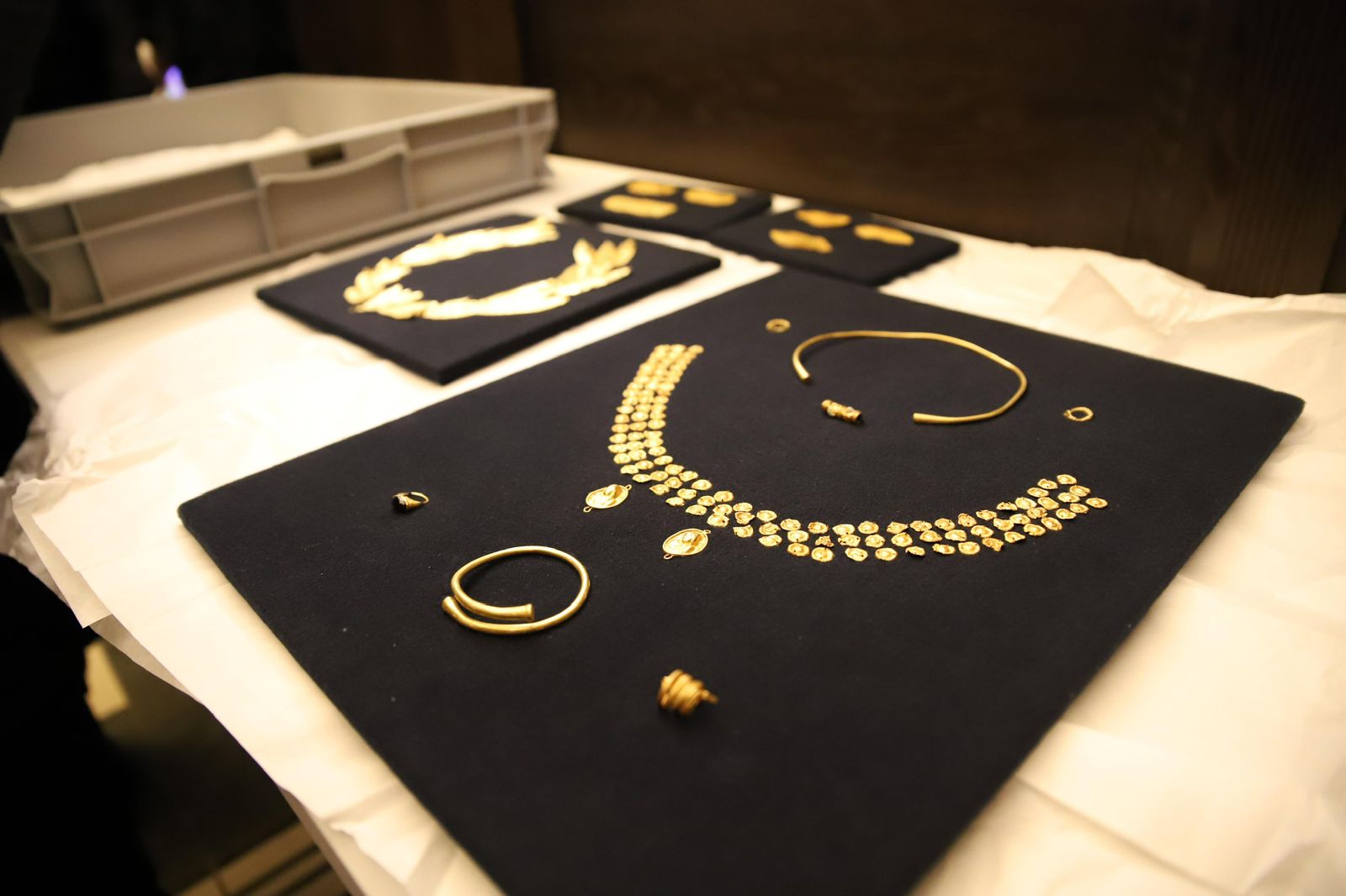 В Україну повернули «скіфське золото», вивезене з Криму у 2013 році до Королівства Нідерланди
