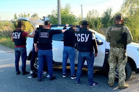 Військового та двох закарпатців підозрюють у незаконному переправленні ухилянтів до Румунії