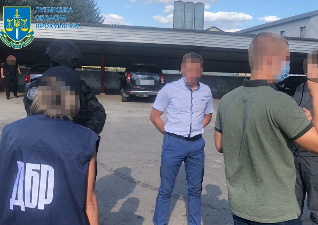 Судитимуть поліцейського з Луганщини, який за неправомірну вигоду обіцяв сприяти непритягненню до відповідальності