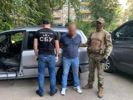 На Дніпропетровщині кримінальний авторитет та його спільники підозрюються у вимаганні від підприємця 30 тис дол США (ФОТО)