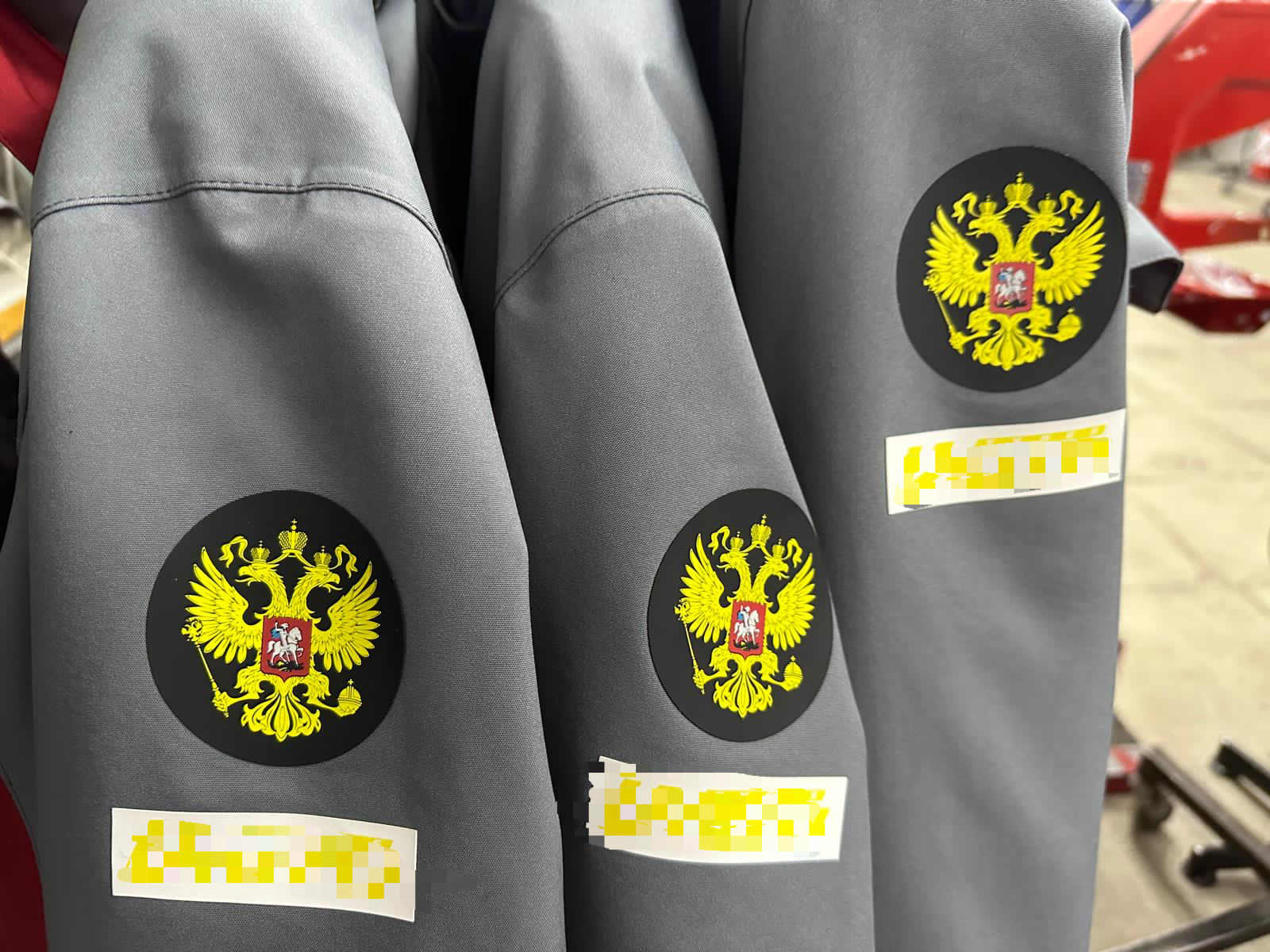 На Закарпатті правоохоронці провели обшуки на підприємстві, яке шило одяг для національної збірної рф з гірськолижного спорту